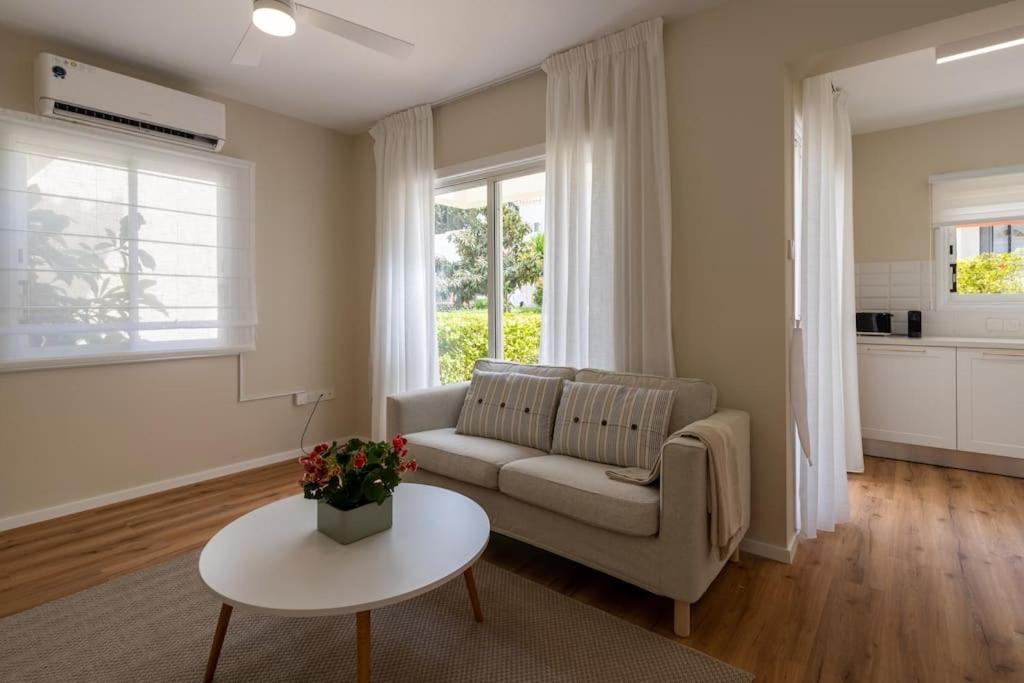 Cozy Nerina Cottage At Harbour Πάφος Εξωτερικό φωτογραφία